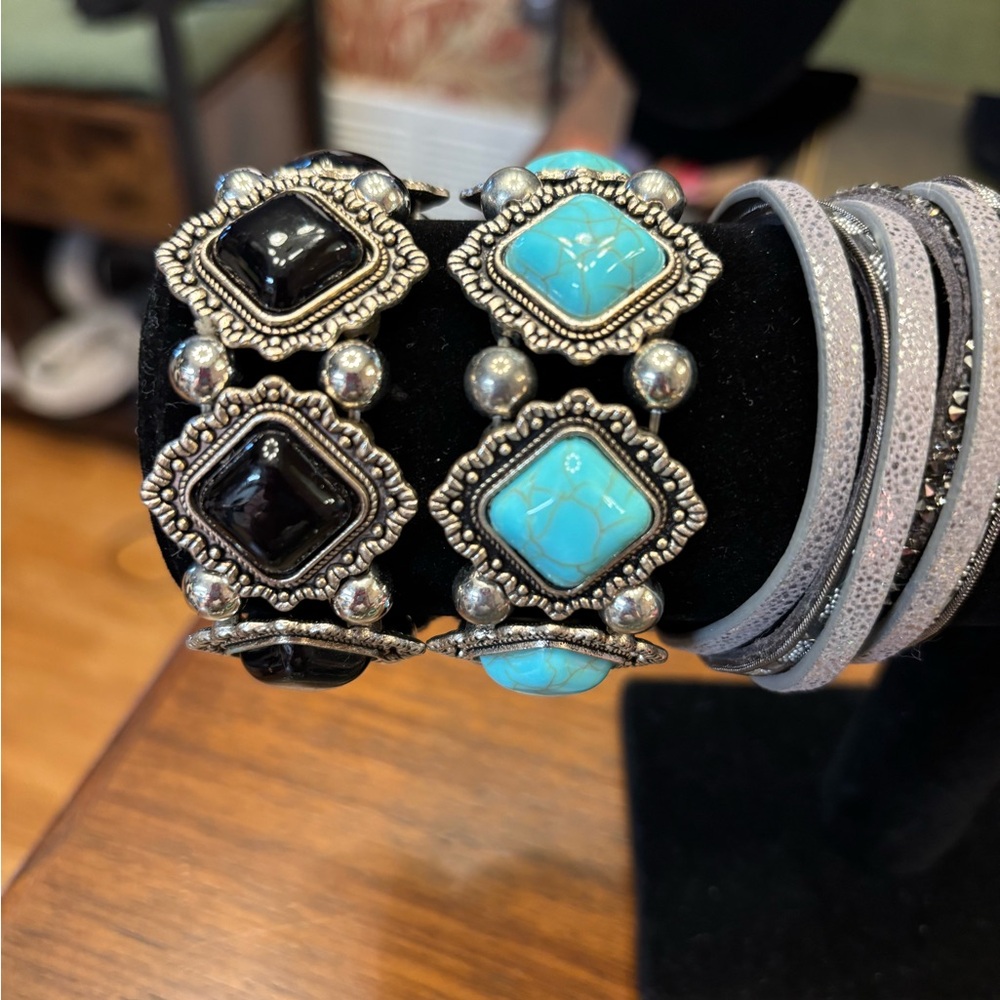 New stretch Elegant Silver and Black Bracelet